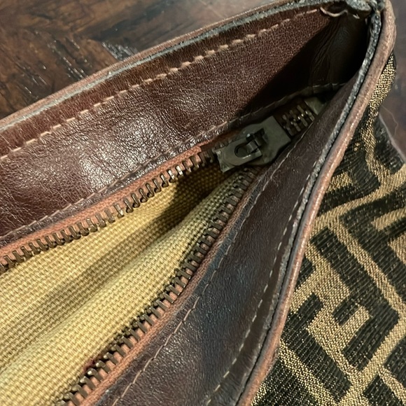 🎉HP🎉 Authentic Vintage Fendi Zippered Tote - Picture 6 of 15